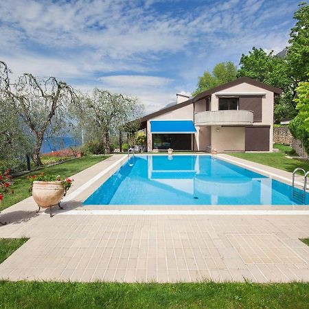 Villa Dismero-Un Oasi Di Lusso E Privacy Бренцоне-суль-Гарда Экстерьер фото